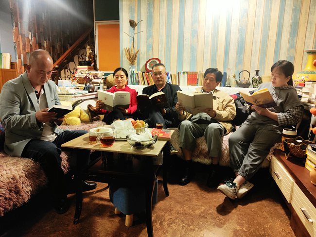 云南省大理藏诗阁举办“为国而歌 诗心向党＂主题诗歌沙龙活动