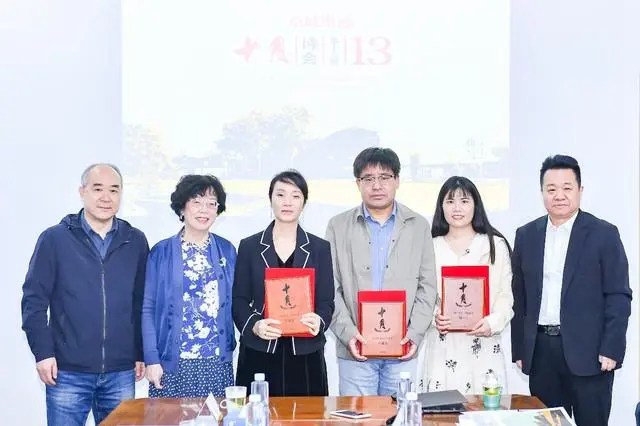 诗人张晓雪、郭建强、胡小白获2022年度“十月诗歌奖”