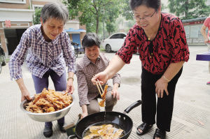 6月7日，柯桥街道福东社区开展“品味端午